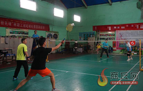 商丘市回民中学2018年教职工羽毛球赛举行