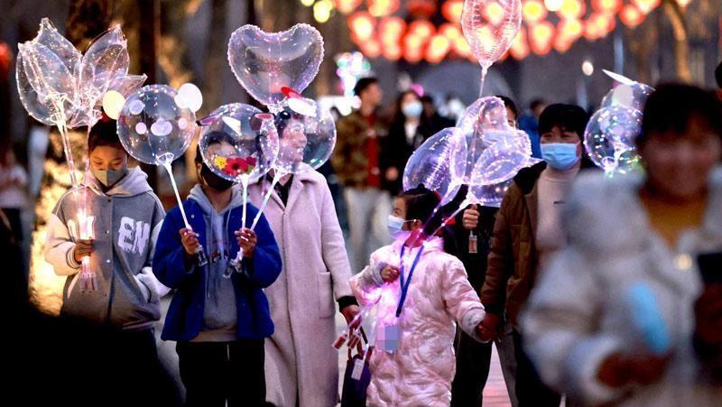 人间灯火天上月 最美不过元宵节