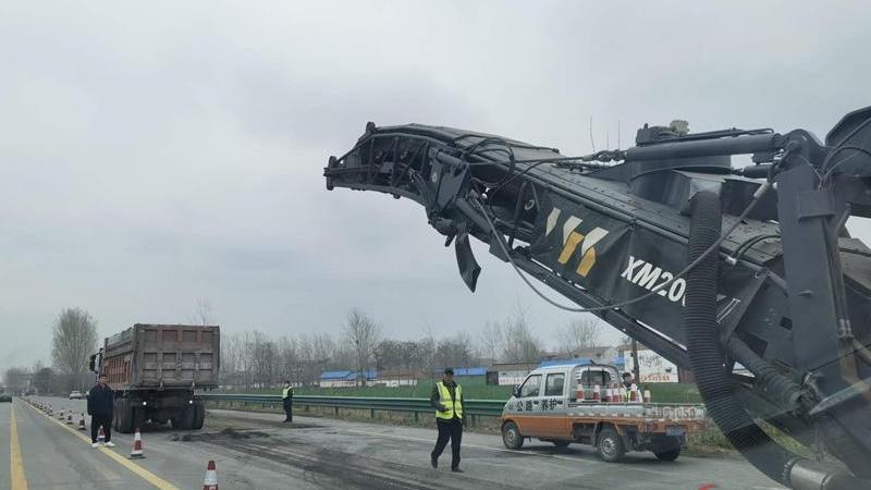 道路维修 注意安全