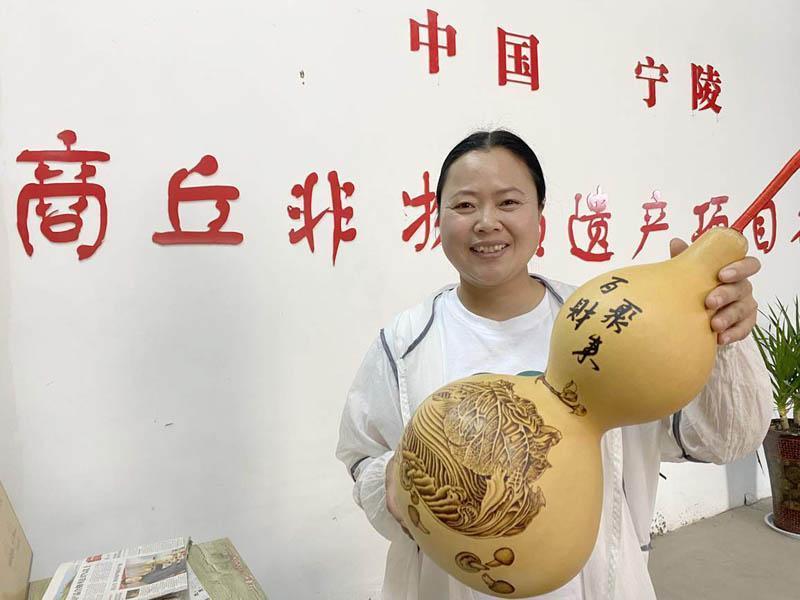 葫芦烙画：以火为墨铁笔生花精彩绽放