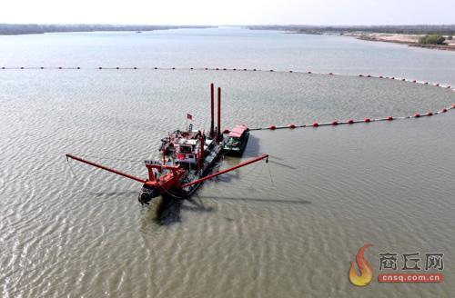 水库清淤施工现场