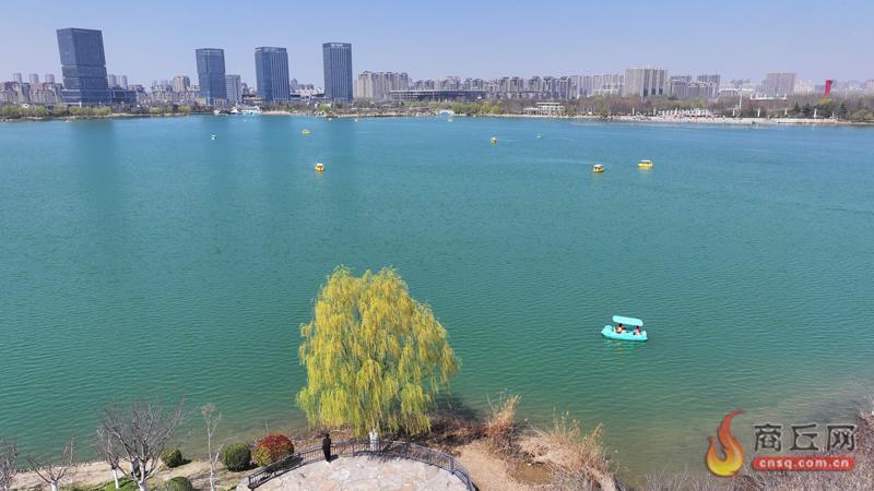 日月湖畔春光美