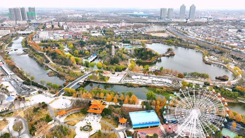 城市河道的诗意画卷